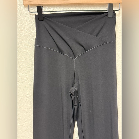 AERIE Black Hi-Rise Flare Leggings Size Medium Long - Picture 4 of 13